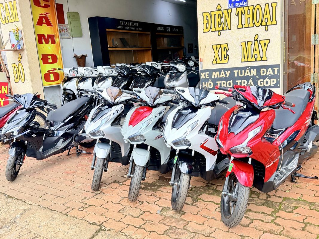 Xe Máy Trưng Bày Tại Cửa Hàng Tuấn Đạt, Nơi Xem Xe Cầm Đồ Thanh Lý
